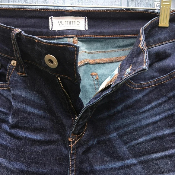 Yummie Women's Size 31 Dark Washed Blue Super Skinny Jeans - Picture 4 of 6